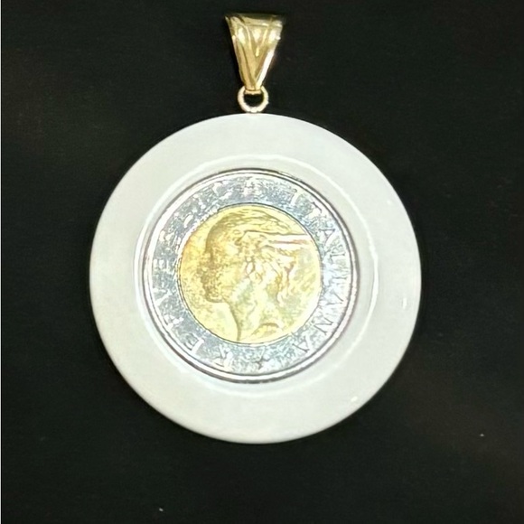 14kt Coin Pendant!! Beautiful piece - worn few times! - Picture 4 of 9